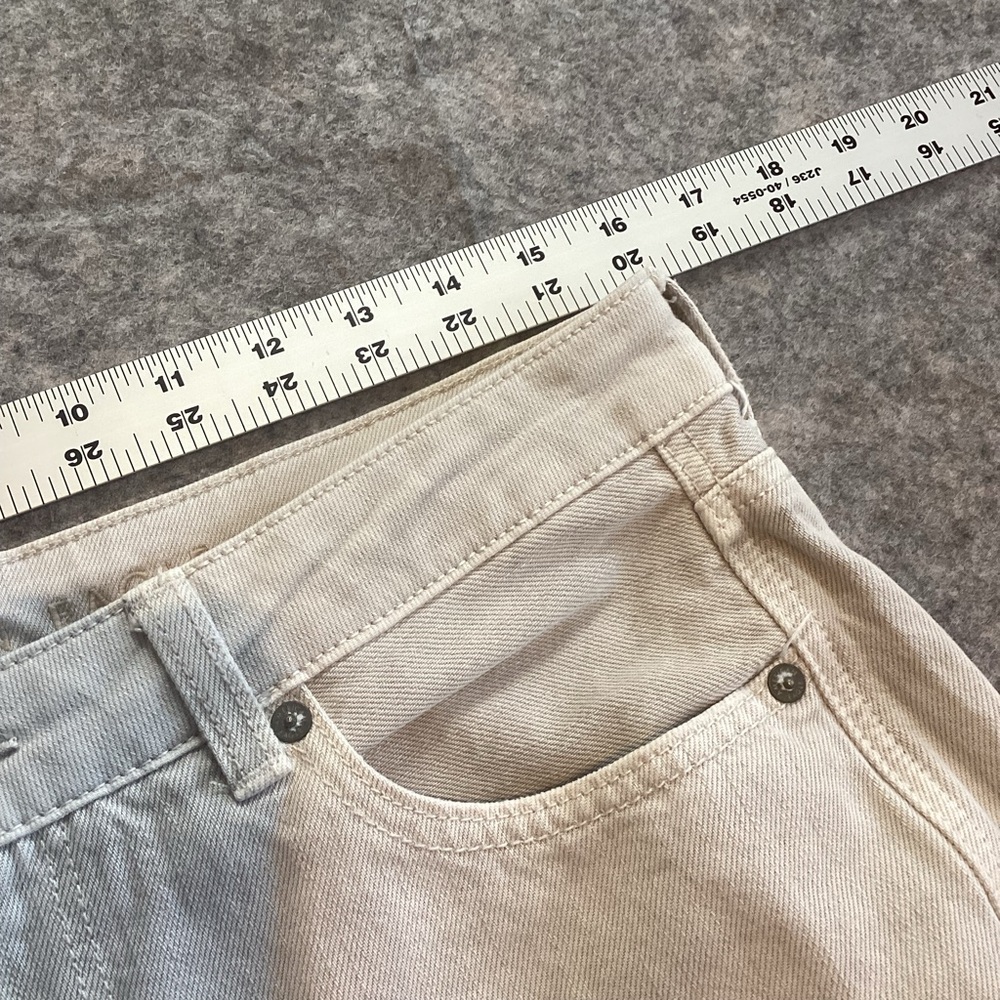 American Eagle Light‎ Grey Thrashed High Waisted Straight Leg Mom Jeans, Size 12 - Picture 4 of 10